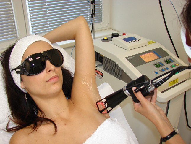 Rendszeres szőrtelenítés? Mondj NEMET, és élvezd a nyarat hónalj szőrtelenítés nélkül!