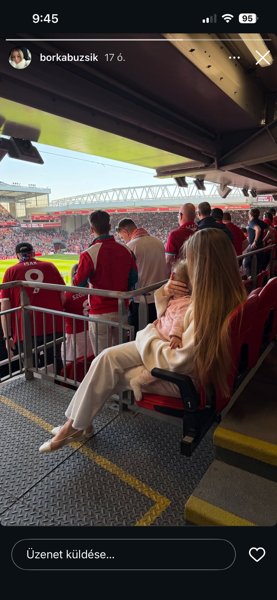 Buzsik Borka kislányával drukkol a Liverpool mérkőzésén
