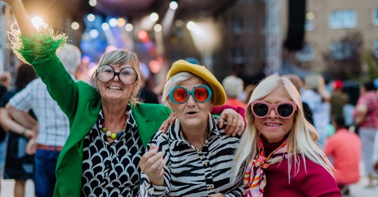 Hogyan építsünk mély baráti kapcsolatokat felnőttkorban? Pszichológus válaszol