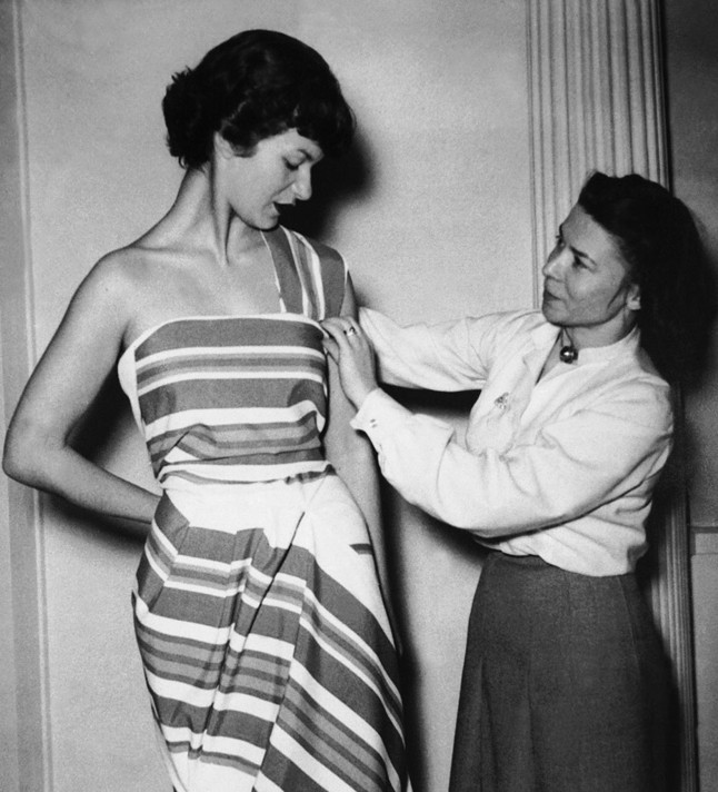 Az 1950-es években Madame Carven a modelljére igazítja kreációját