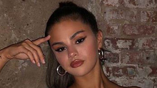 Selena Gomez így próbál meg visszavágni a D&G tervezőjének?