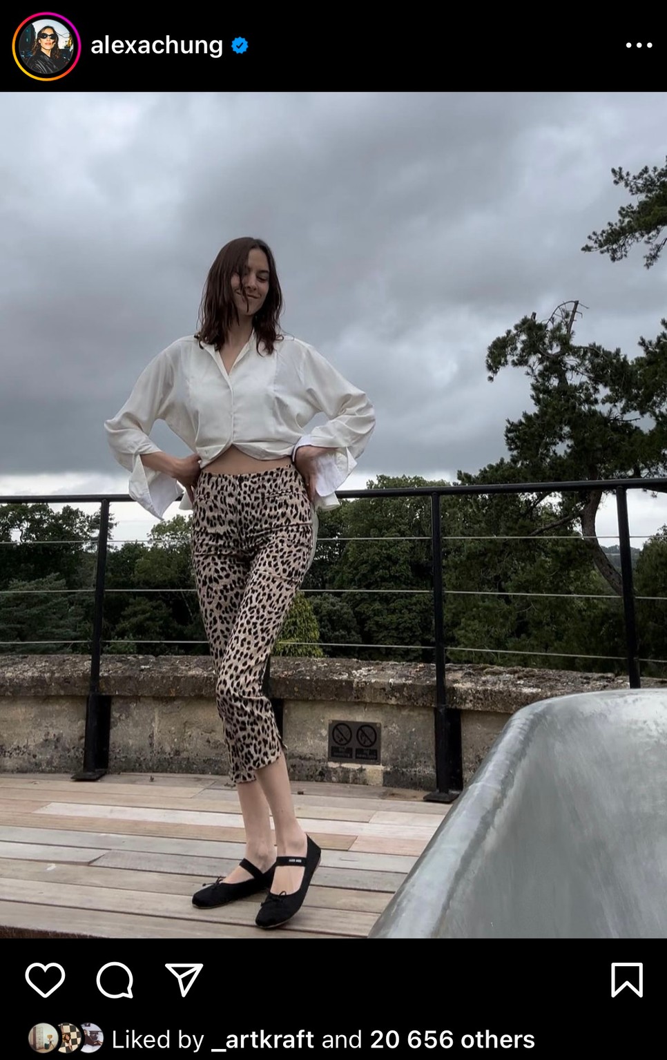 A hatvanas évek stílusa leopárd mintával és Capri nadrággal tér vissza