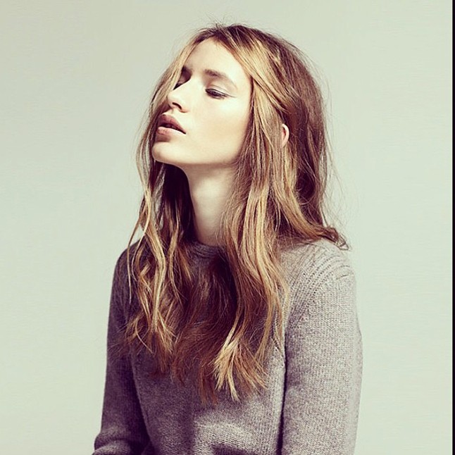 Szepesi Melinda: @melindaszepesi A magyar modellt barátnőivel, illetve a fotózásain láthatod.