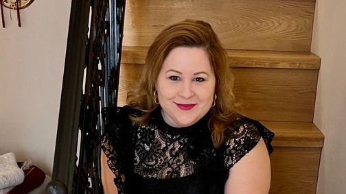 Ezzel a trükkel könnyedén elterelheted a figyelmet a telt idomaidról