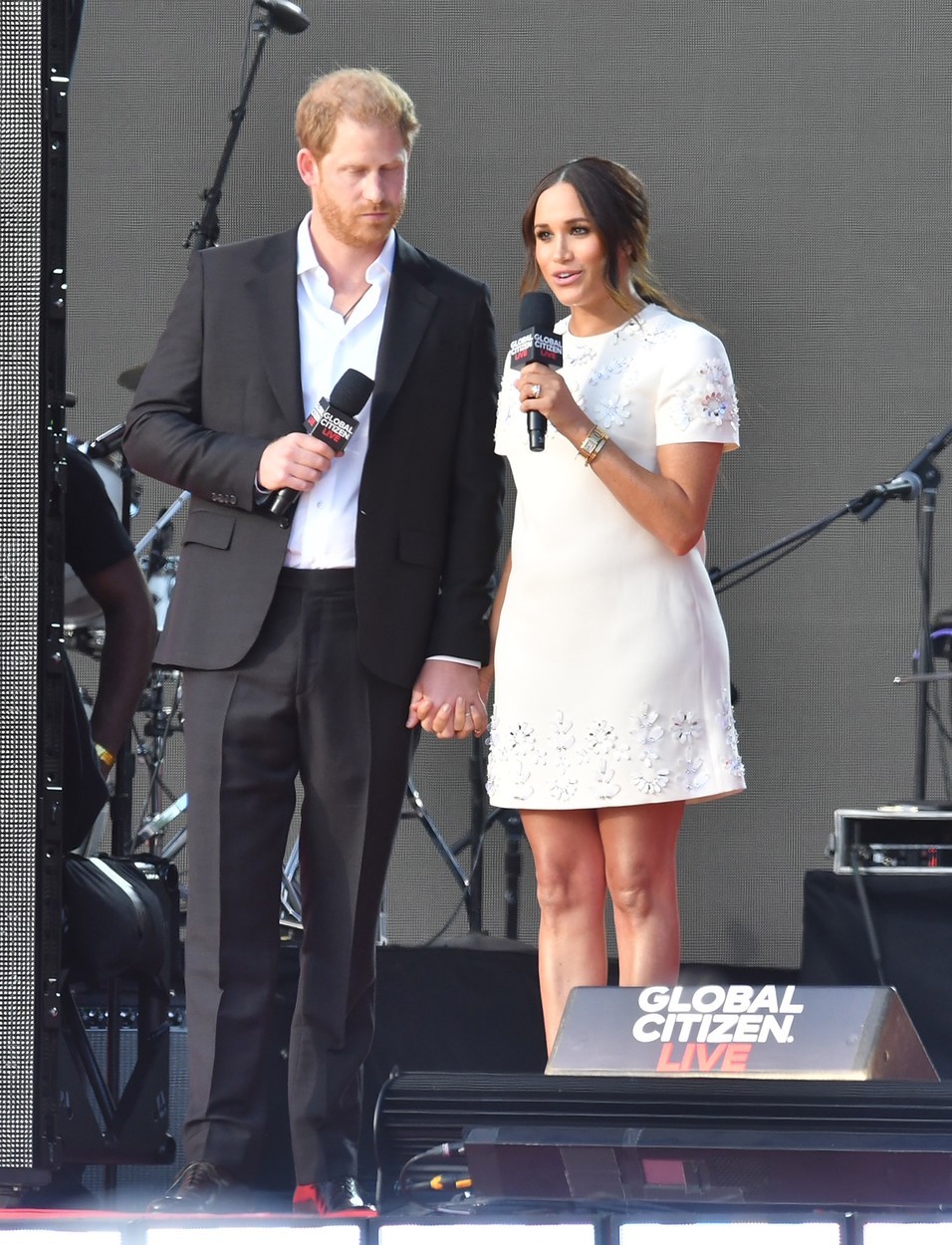 Meghan Markle szettjei egyre merészebbek New York-ban, mi pedig szóhoz sem jutunk tőle!