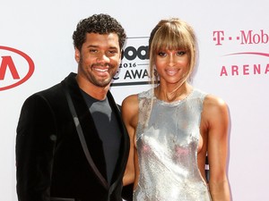 Ciara férjhez ment egy lélegzetelállítóan szép ruhában