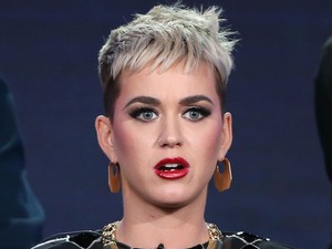 Katy Perry szomorú bohócnak öltözött