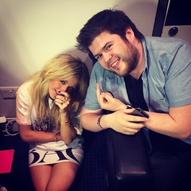 Ellie Goulding bemutatja menedzserét, vagy inkább ő mutat be neki valami mást?