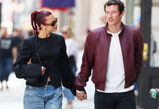 10 fülig szerelmes fotó a Dua Lipa és Callum Turner párosról, amitől valósággal elolvadsz majd