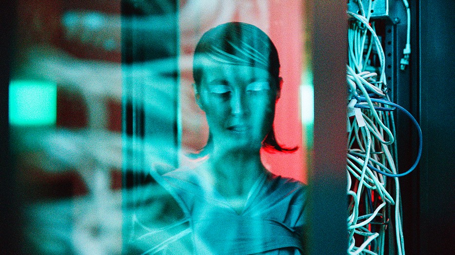 Megérkezett GLORIA új EP-je, amihez a Dívák rendezője készített videót 