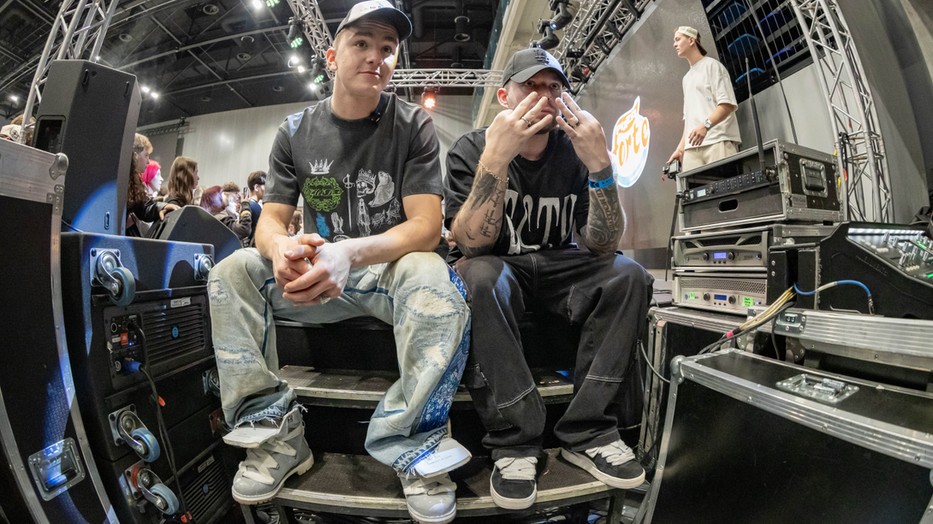 Trunk Tamás nem ismer határokat: a streetwear és a sneakerkultúra legnagyobb nemzetközi sztárjait hozza el Budapestre, hogy a New Universe-en különböző világok találkozhassanak
