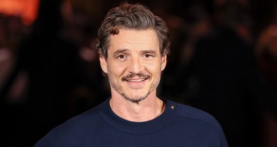 Pedro Pascal megszabadult ikonikus bajszától, hirtelen rá sem ismertünk az Oscar-gálán