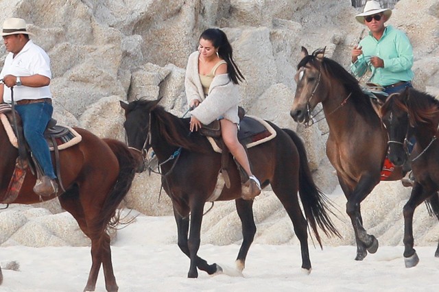 Selena Gomez lovaglas