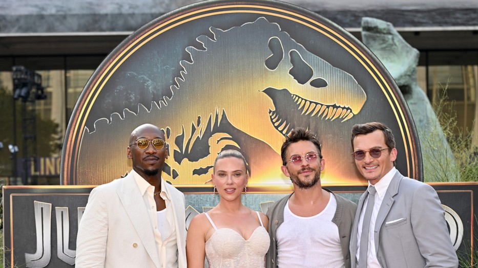 Mahershala Ali, Scarlett Johansson, Jonathan Bailey és Rupert Friend a Jurassic World: Újjászületés premierjén