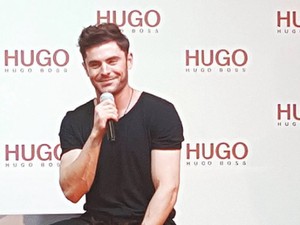 Zac Efron egy tevén is megvillantotta izmait