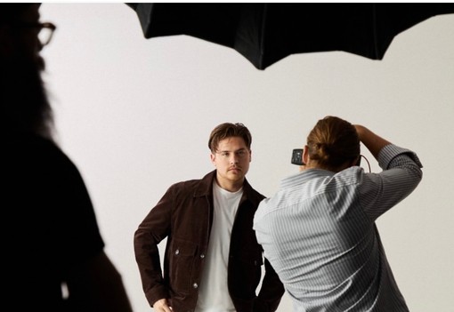 Palvin Barbara és Dylan Sprouse friss fotóival egy új korszak veszi kezdetét: ilyen képek még sosem készültek párról!