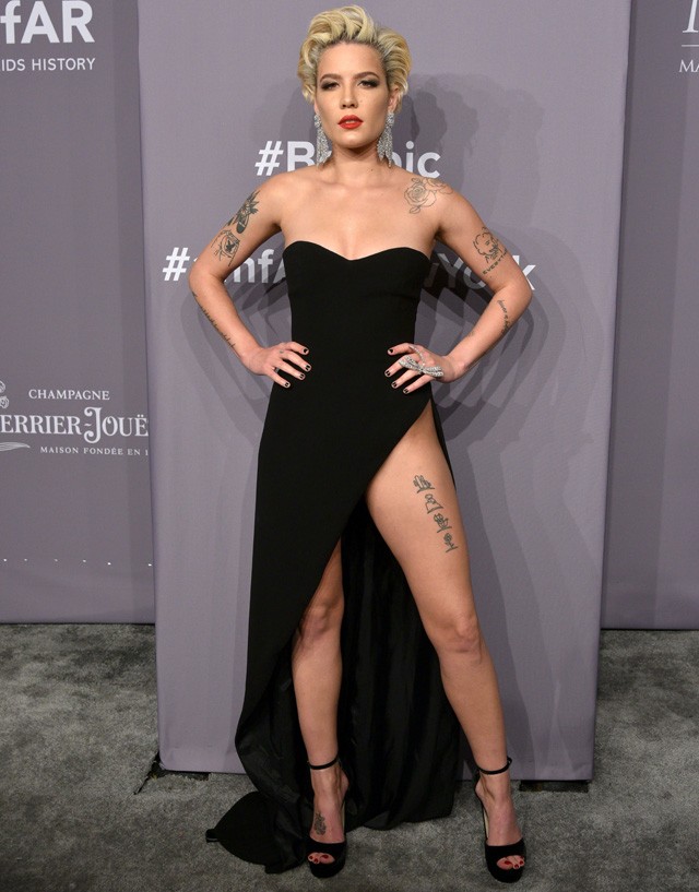 Halsey egy Georges Hobeika ruhában