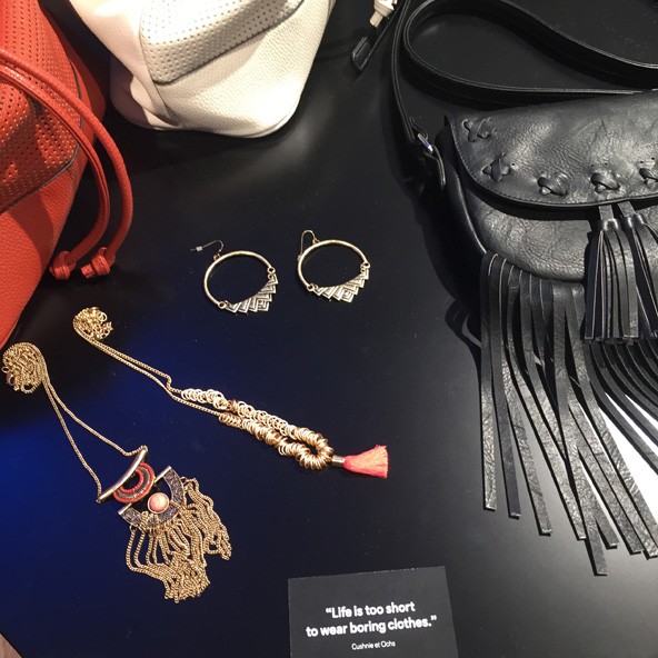 A kiegészítők terén is nagyon sokat erősödött a C&A! Igazából minden aktuális, trendi darabot megtalálsz náluk nagyon elérhető áron.