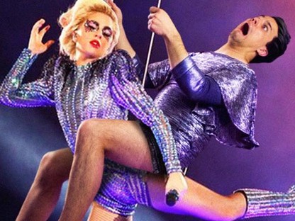 Ez a pasi sztárok mellé Photoshoppolta magát! Hihetetlenül vicces! 