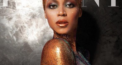 Beyoncé meztelen, arannyal borított teste