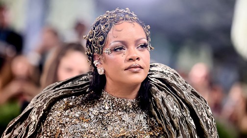 Rihanna ezüstbe borulva bizonyította be, hogy még mindig ő a Met-gálák koronázatlan királynője 