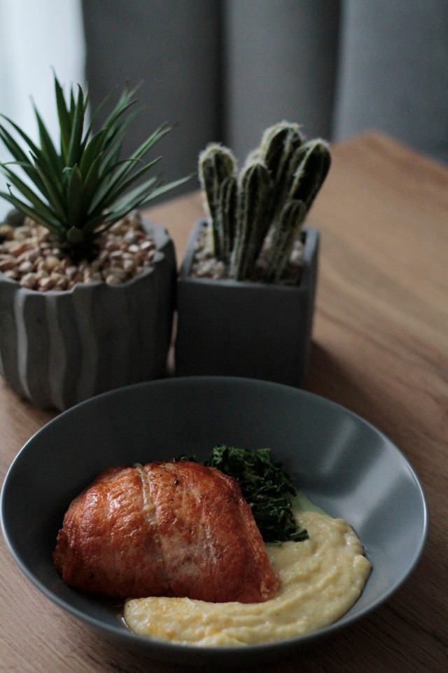 Lazacfilé, fokhagymás tejszínes spenót, polenta