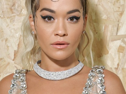 Senkit sem érdekel Rita Ora villantása, ha közben egy sün fészkel a fején