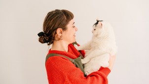 Belepusztulok a macskám elvesztésébe, de mások szerint titkolnom kellene - ki mondja, hogy egy kisállatot nem lehet ugyanúgy vagy akár jobban is szeretni, mint egy közeli családtagot?