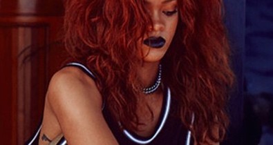 Rihanna tovább nyaral