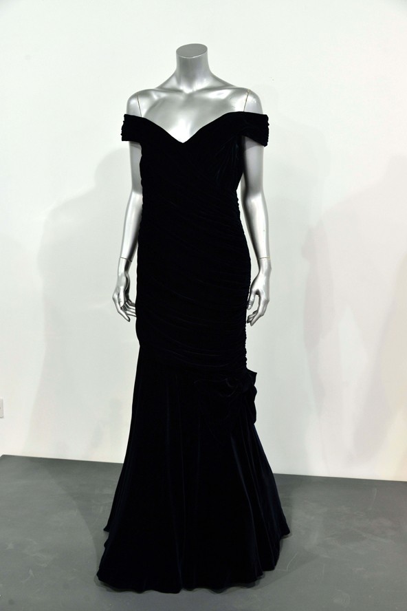 A csodaszép fekete, Victor Edelstein bársonyestélyi