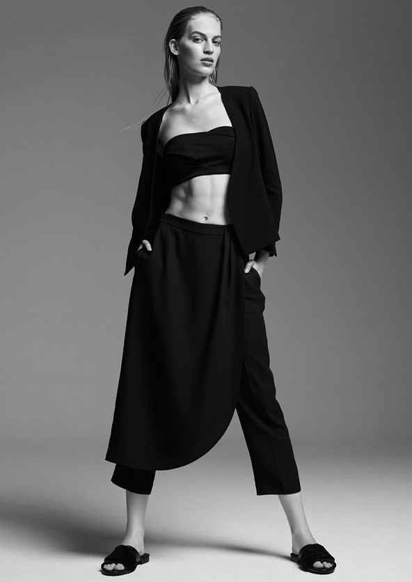 Monokróm múzsa - Gyönyörű fotósorozatban Axente Vanessa!