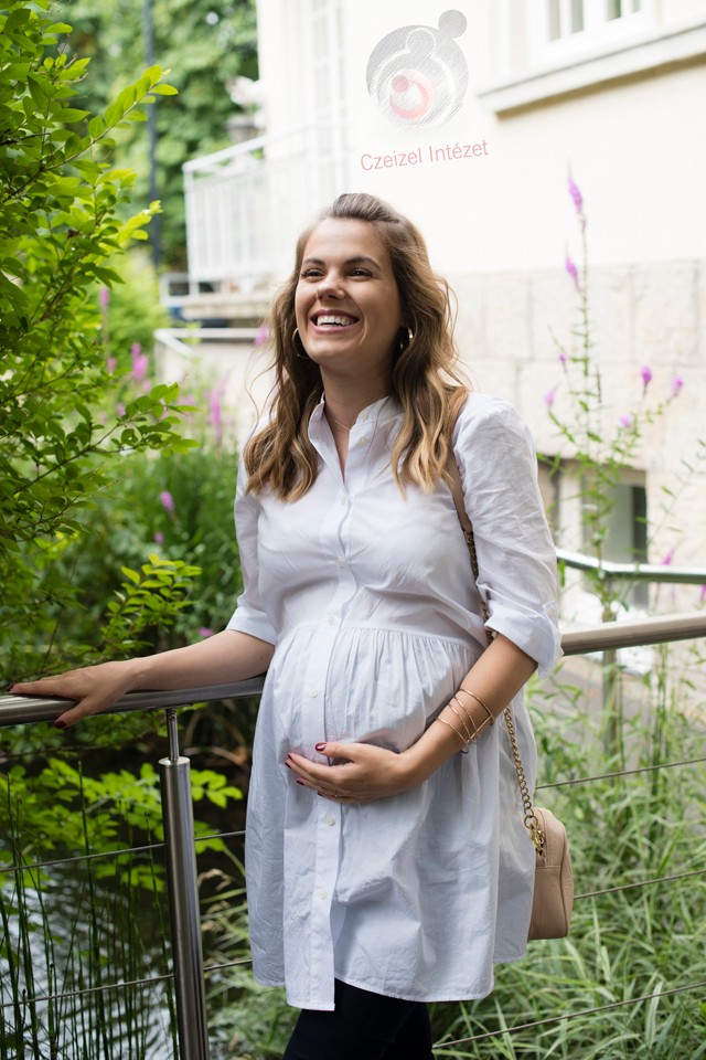 Csobot Adél terhes