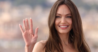 Angelina Jolie még az utcán is királynőnek öltözik