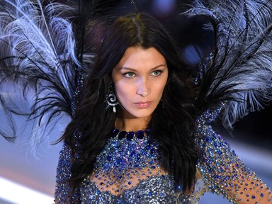 Igazán kellemetlen: Egy szál bugyiban állsz a kifutón, az exed meg stíröl