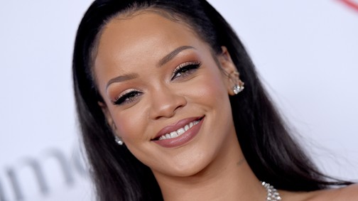 Rihanna rózsaszínű terhes ruhájára senkinek egy szava sem lehet