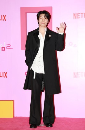 Wi Ha-jun a második évadban is Hwang Jun-ho nyomozó bőrébe bújt, akinek ugyanaz a célja, mint Gi-hunnak: leállítani a véres játékokat és leleplezni azokat, akik a Squid Game mögött állnak.