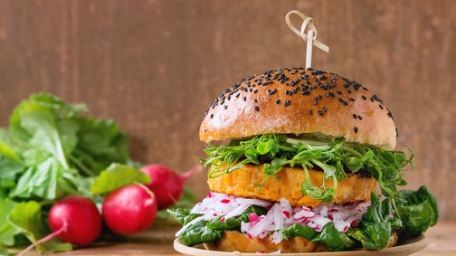 Indítsd húsmentesen a hetet! Vegán hamburger édesburgonyával - Recept