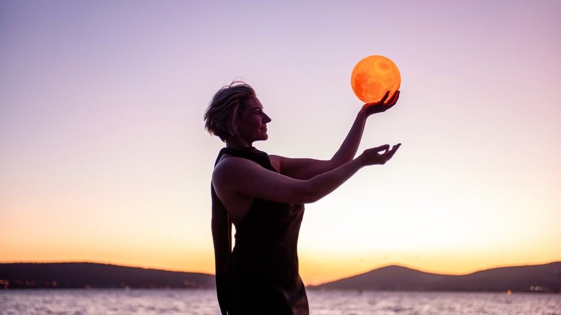 Kallup Csilla kutatási területei közé tartozik a csillagszeizmológia, a kisbolygók gyűrűrendszereinek modellezése és a gömbhalmazok vizsgálata