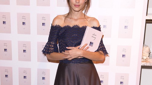 Alexa Chung nem valami lenyűgöző könyvének bemutatóján