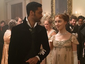 Kirúgták a Bridgerton munkatársát, mert abuzálta kollégáit