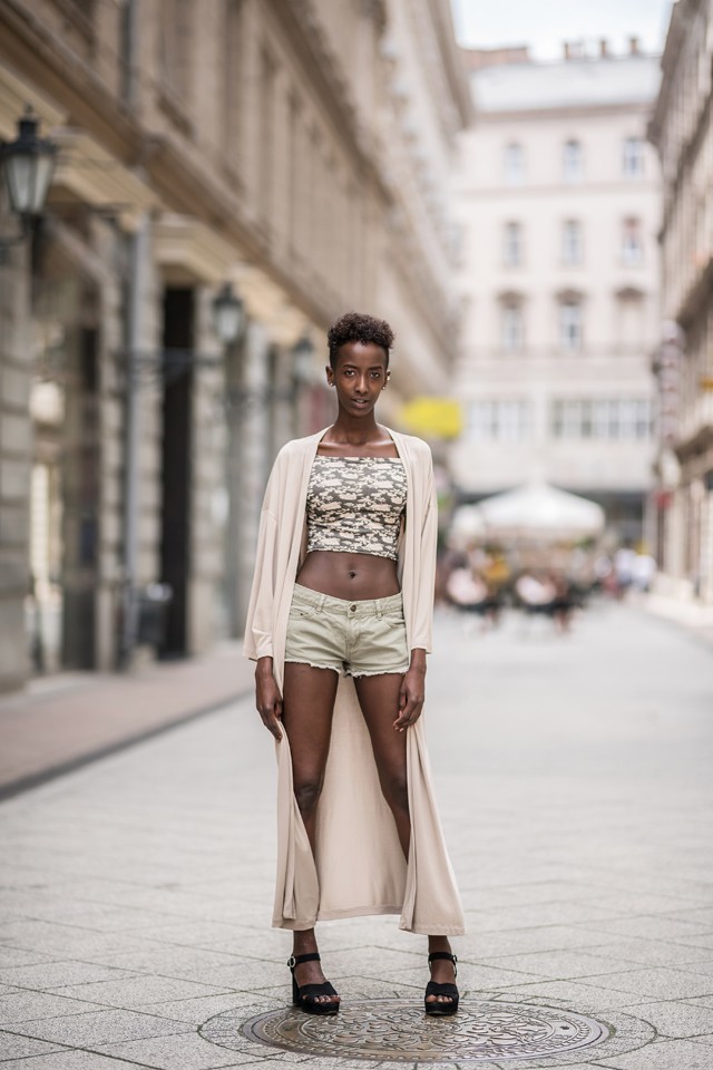 A szomáliai származású modell, Kafiya okoz bonyodalmakat a 200 első randiban