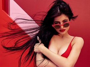 Kylie Jenner tényleg smink nélkül romantikázott