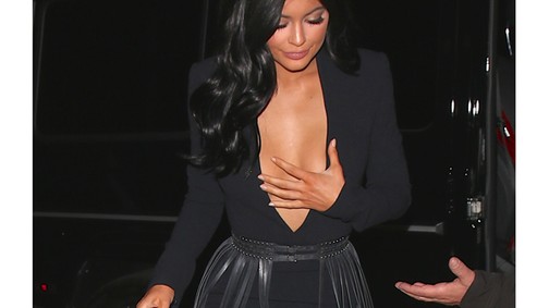 Ultraszexi szettben randizik Kylie Jenner