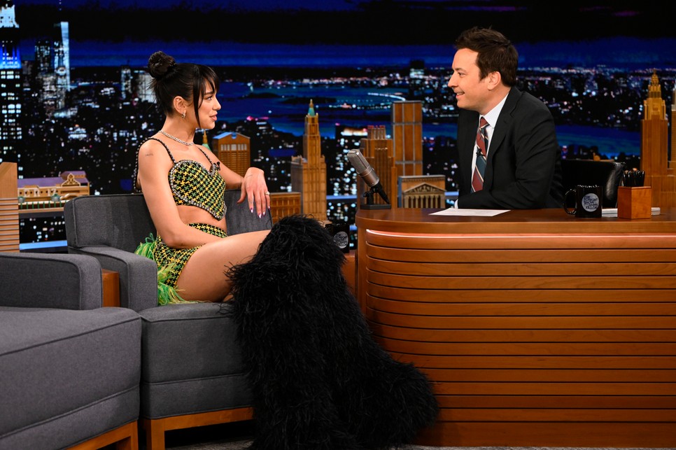  „Engem nem futószalagon gyártottak” - Portré a Sziget Fesztivált megnyitó Dua Lipáról