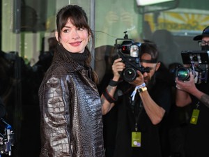 Anne Hathaway bebizonyította, hogy a legegyszerűbb ruhával is le lehet tarolni a vörös szőnyeget