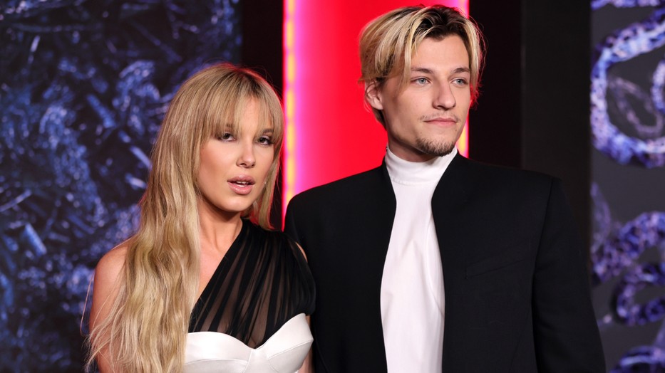 Álomszép helyen csattant el egy csók Millie Bobby Brown és Jake Bongiovi között 