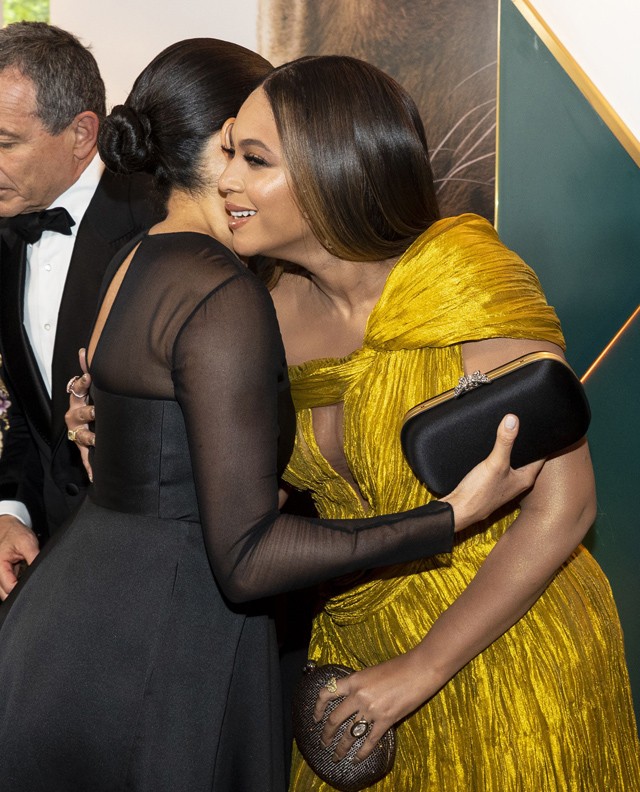 Meghan Markle és Beyoncé csókváltása