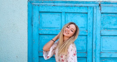 Szőcs Renáta virágos ruhájától rögtön jobb kedvre derülsz