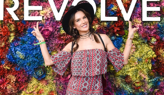 Alessandra Ambrosio a Coachella fesztiválon