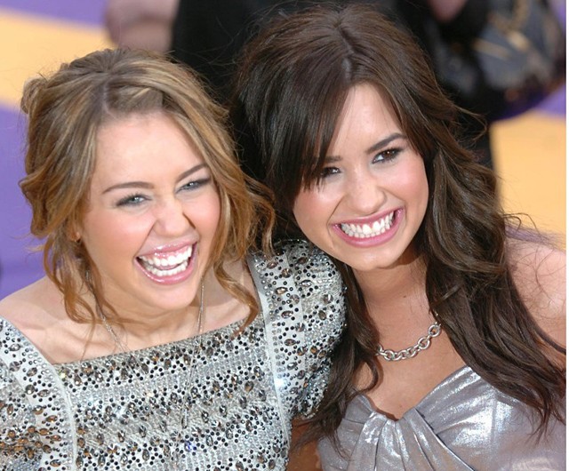 Miley Cyrus és Demi Lovato 2009-ben
